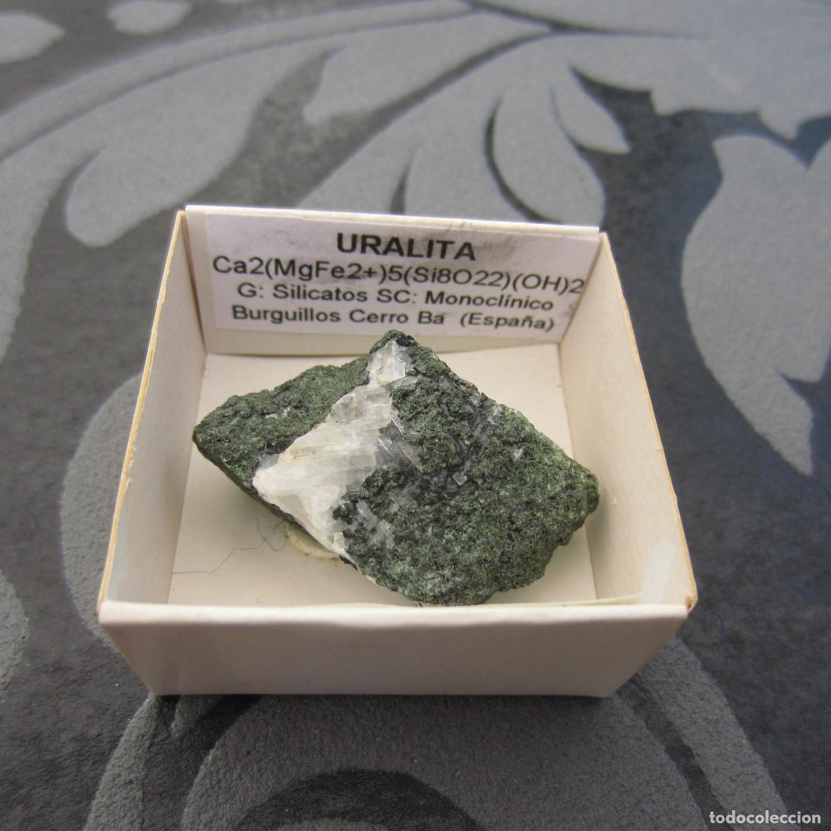 Coleccionismo de minerales: MINERAL URALITA MINERALES EN CAJA 4X4 CM