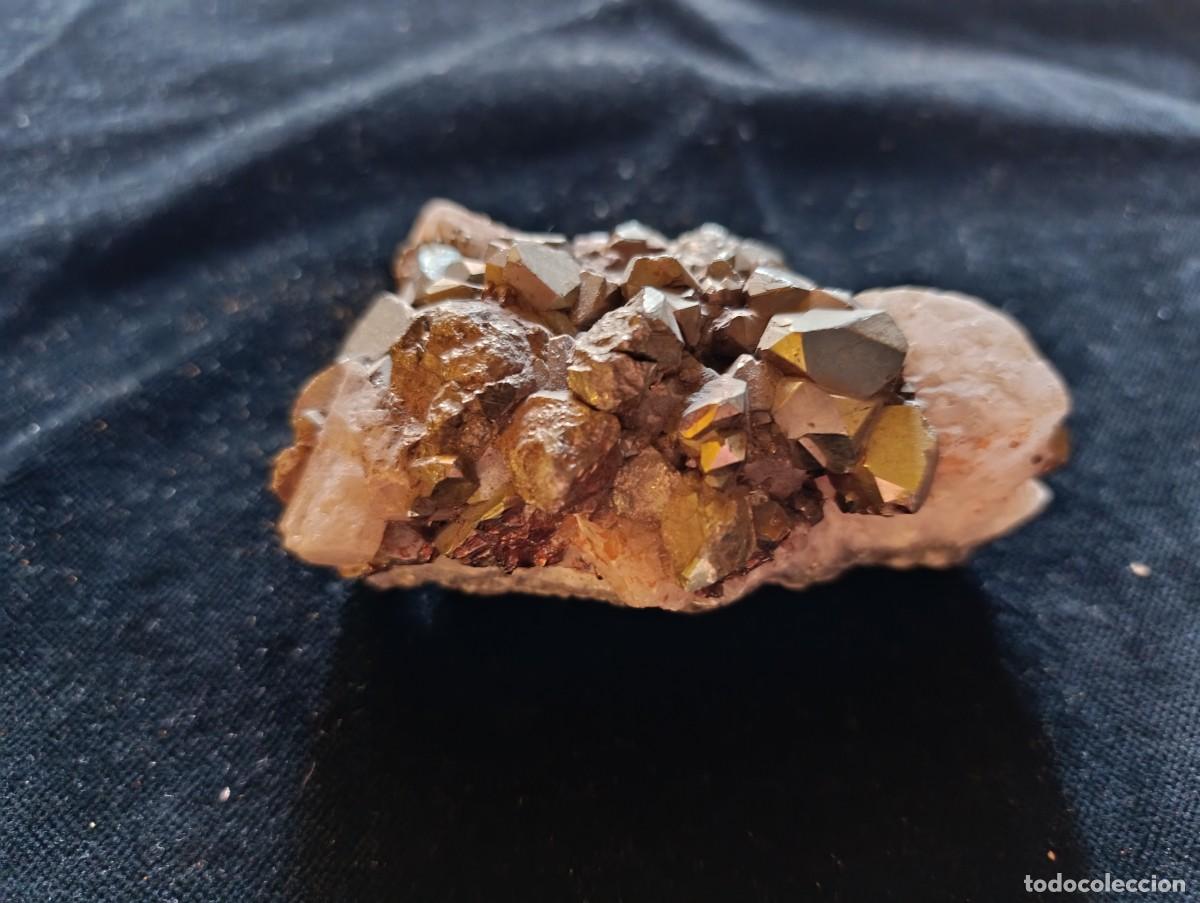 Coleccionismo de minerales: Drusa de cristales de Pirita sobre matriz rocosa