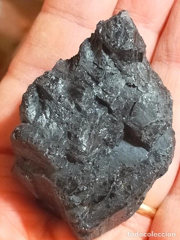 Coleccionismo de minerales: Bella Tormalina nera grezza