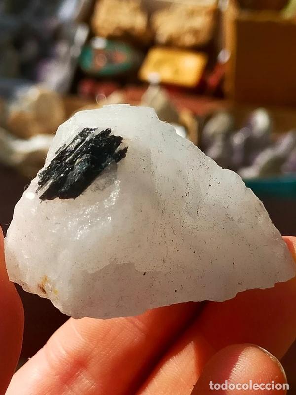Coleccionismo de minerales: Quarzo Tormalinato grezzo. - Foto 1