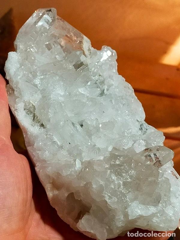 Coleccionismo de minerales: Drusa di Quarzo Ialino (forma a barca).