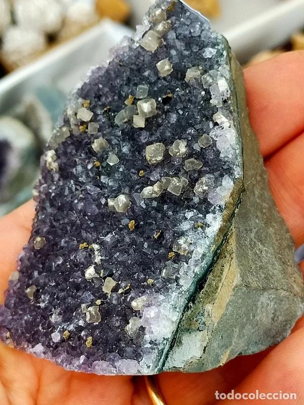 Coleccionismo de minerales: Ametista con micro cubi di Calcite