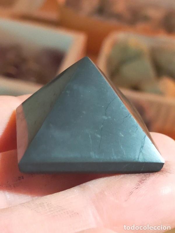 Coleccionismo de minerales: Piramide in Shungite naturale