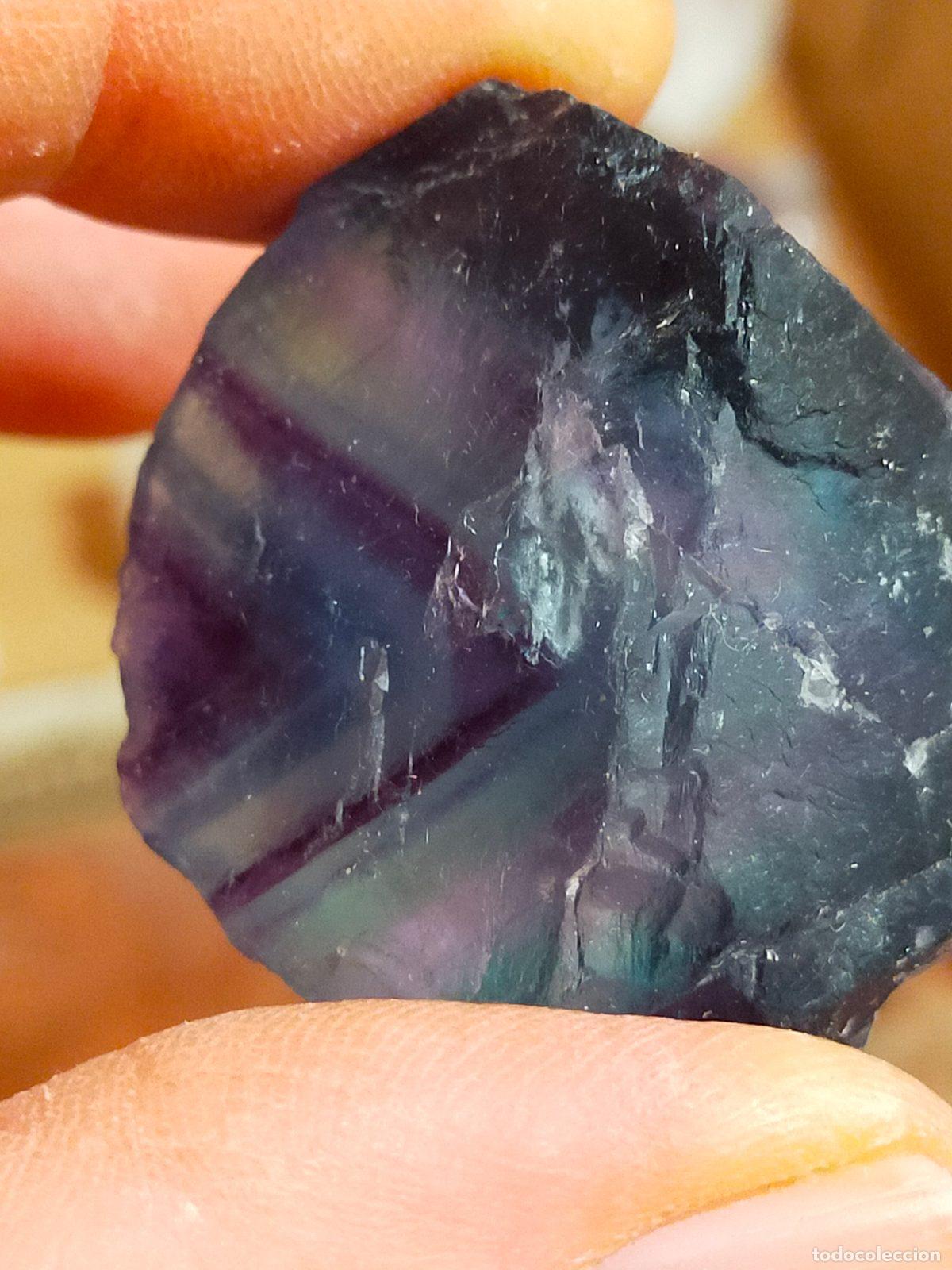 Coleccionismo de minerales: Fluorite Arcobaleno Grezza - Cristallo Naturale da Palmo Viola e Verde (4.5 cm)