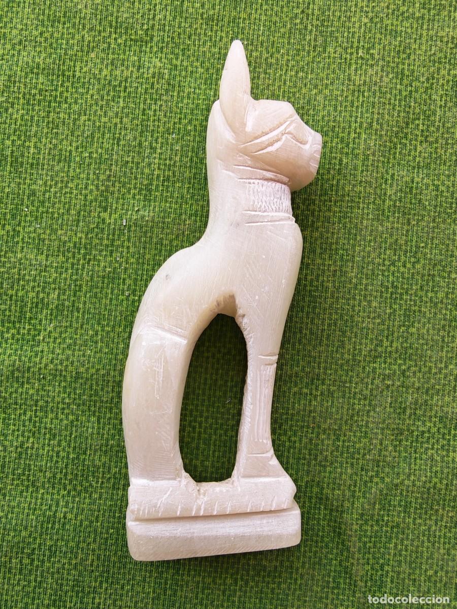 Colecionismo de minerais: Estatuilla de la diosa Bastet (o del gato sagrado Bast)