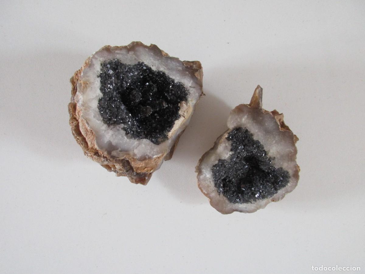 Colecionismo de minerais: GEODA DE CUARZO CON CRISTALES NEGROS