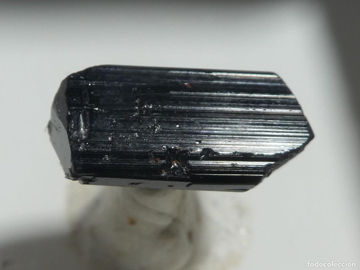 Collezionismo di minerali: (242) TURMALINA CRISTAL BITERMINADO, MADAGASCAR.