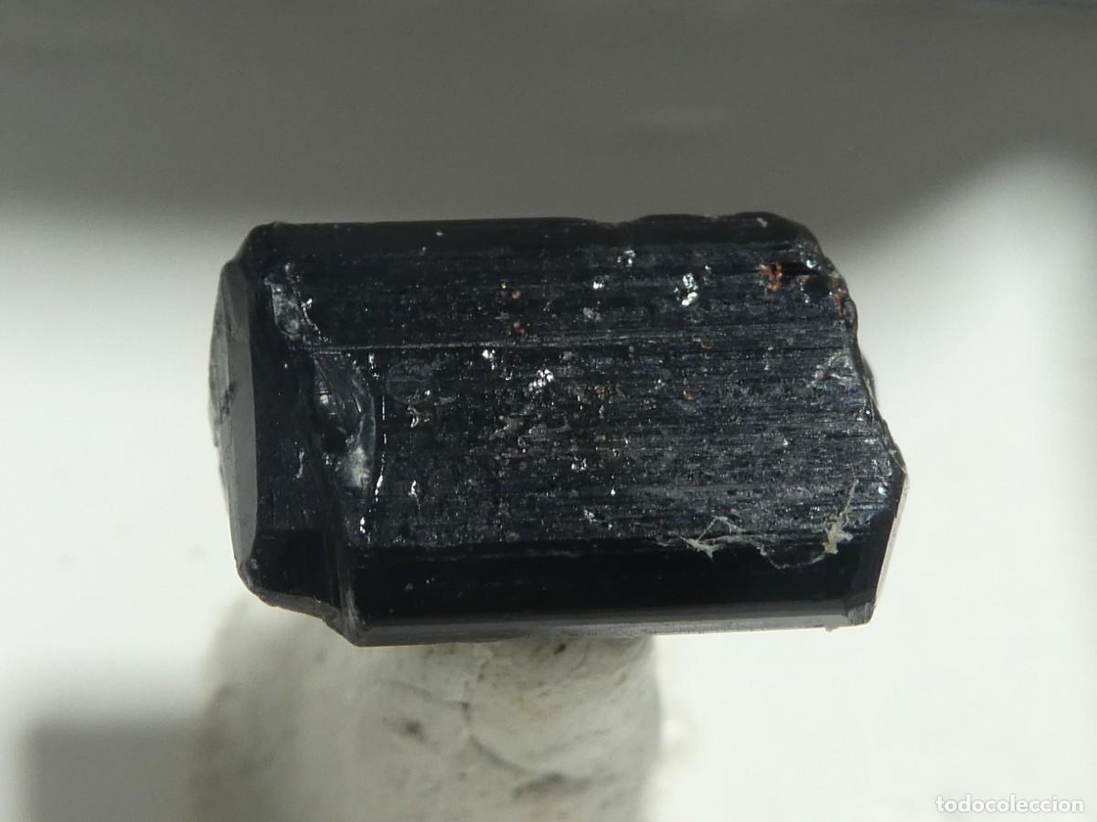 Collezionismo di minerali: (246) TURMALINA CRISTAL BITERMINADO, MADAGASCAR.