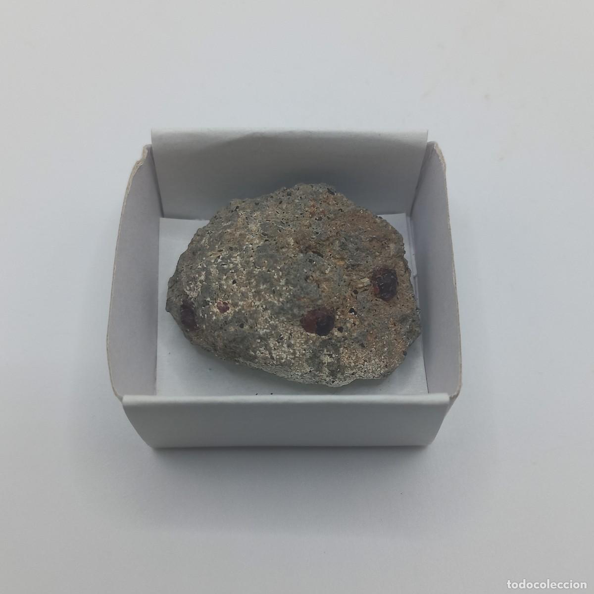 Coleccionismo de minerales: Almandino en caja 4x4. Almer&iacute;a