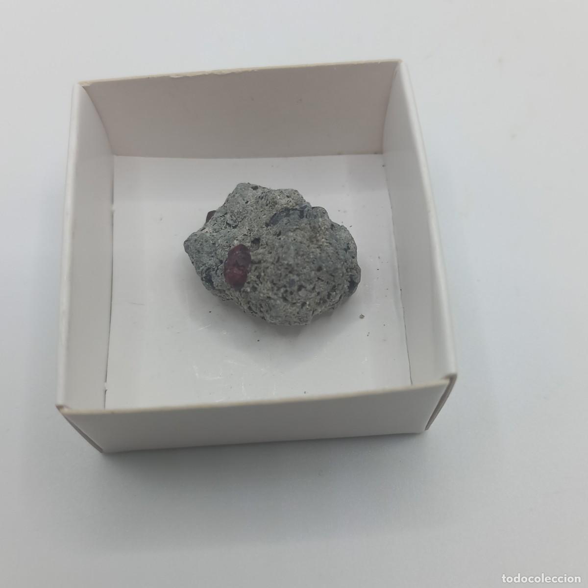 Coleccionismo de minerales: Almandino en caja 4x4. Almer&iacute;a (Nijar)