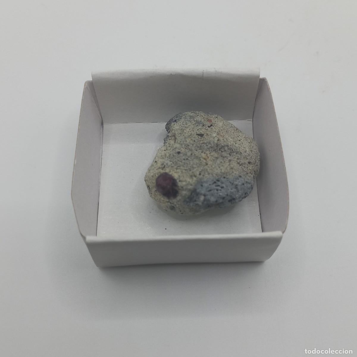 Coleccionismo de minerales: Almandino en caja 4x4. Almer&iacute;a (Nijar)