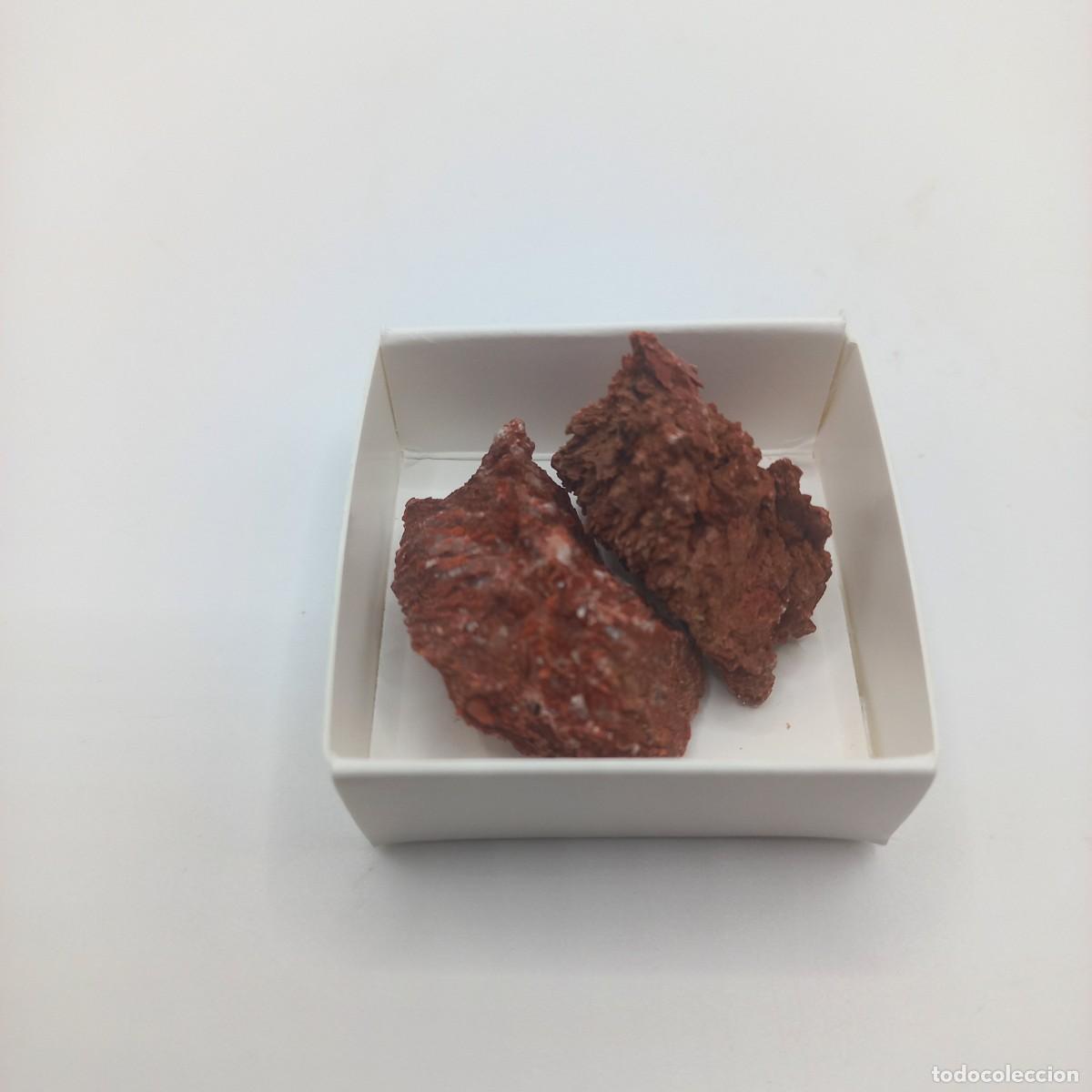 Coleccionismo de minerales: Yeso rojo en caja 4x4. Casas de Ves (Albacete)