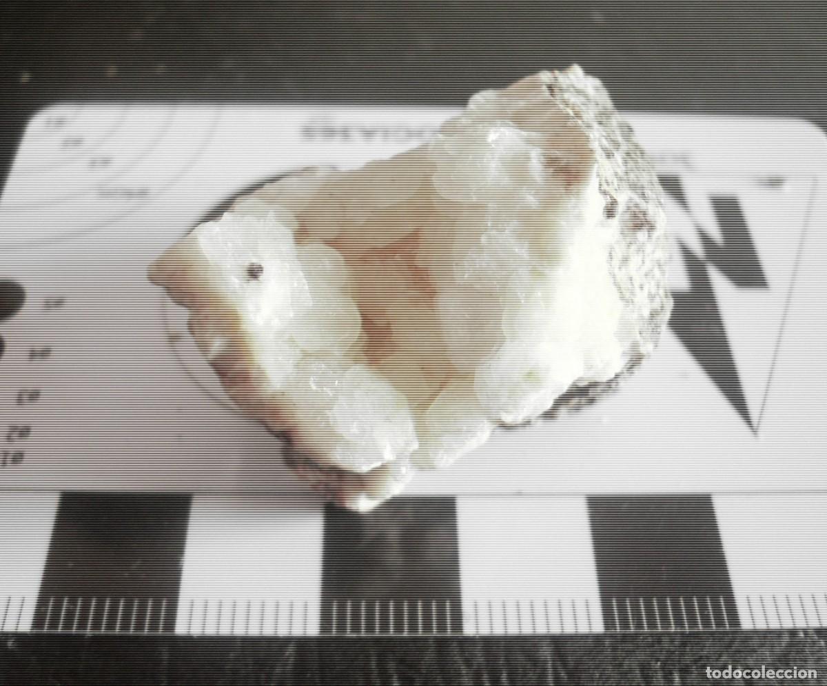 Coleccionismo de minerales: Analcima, Alamedilla, Granada.En caja 4x4