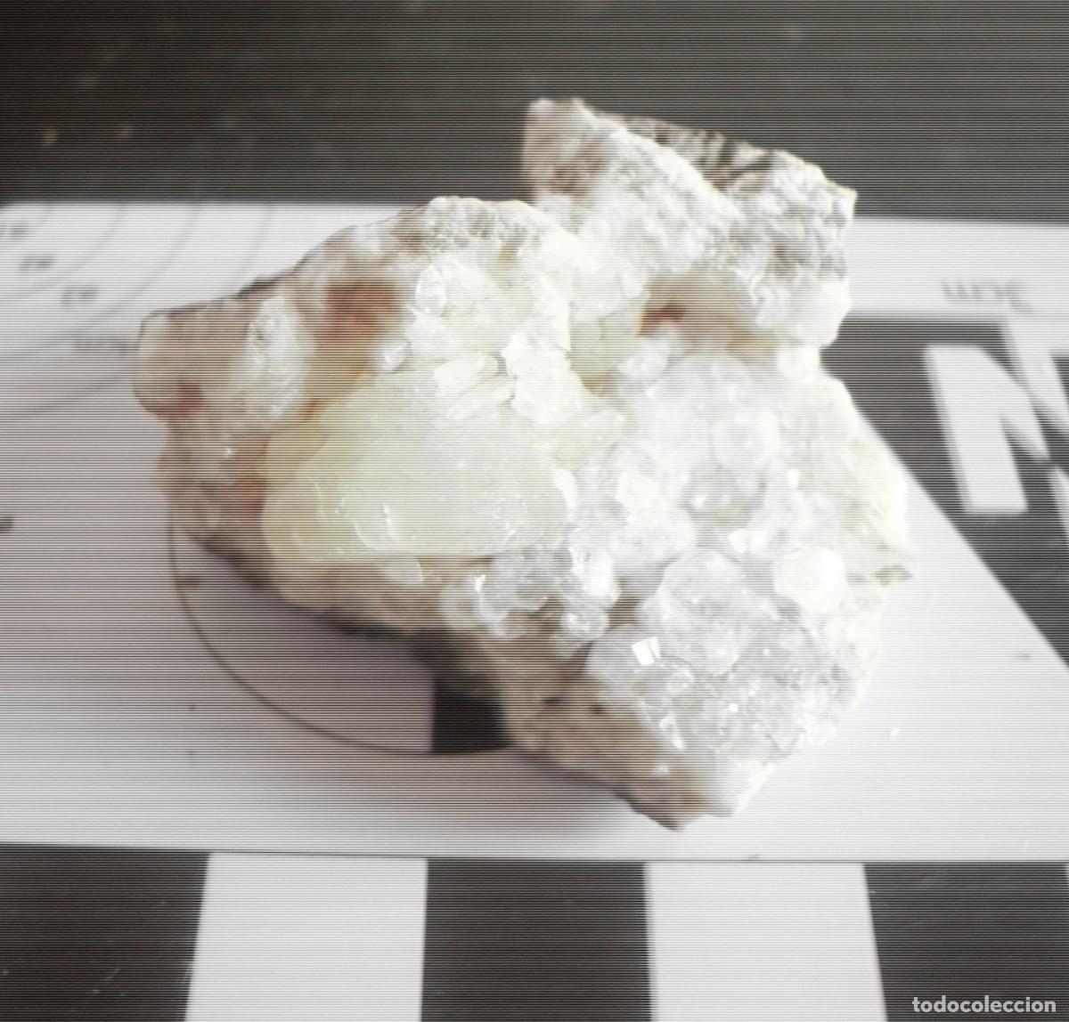 Coleccionismo de minerales: Analcima, Alamedilla, Granada.En caja 4x4
