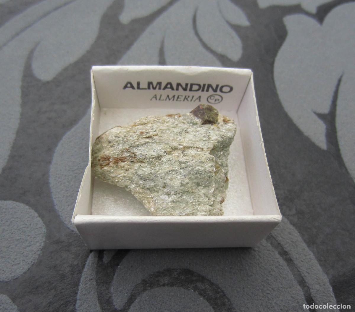 Coleccionismo de minerales: MINERAL ALMANDINO MINERALES EN CAJA 4X4 CM