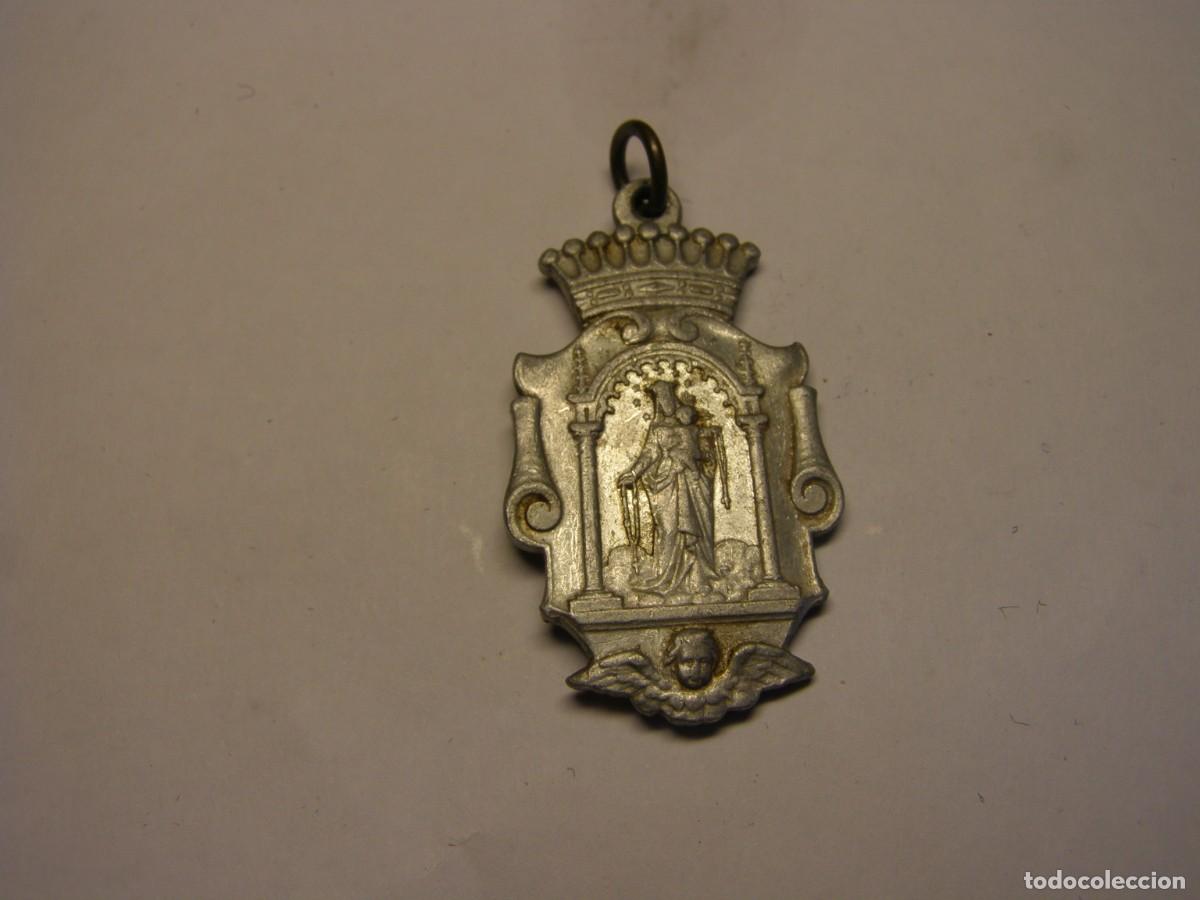 Coleccionismo de minerales: Antigua medalla de la Virgen del Rosario.