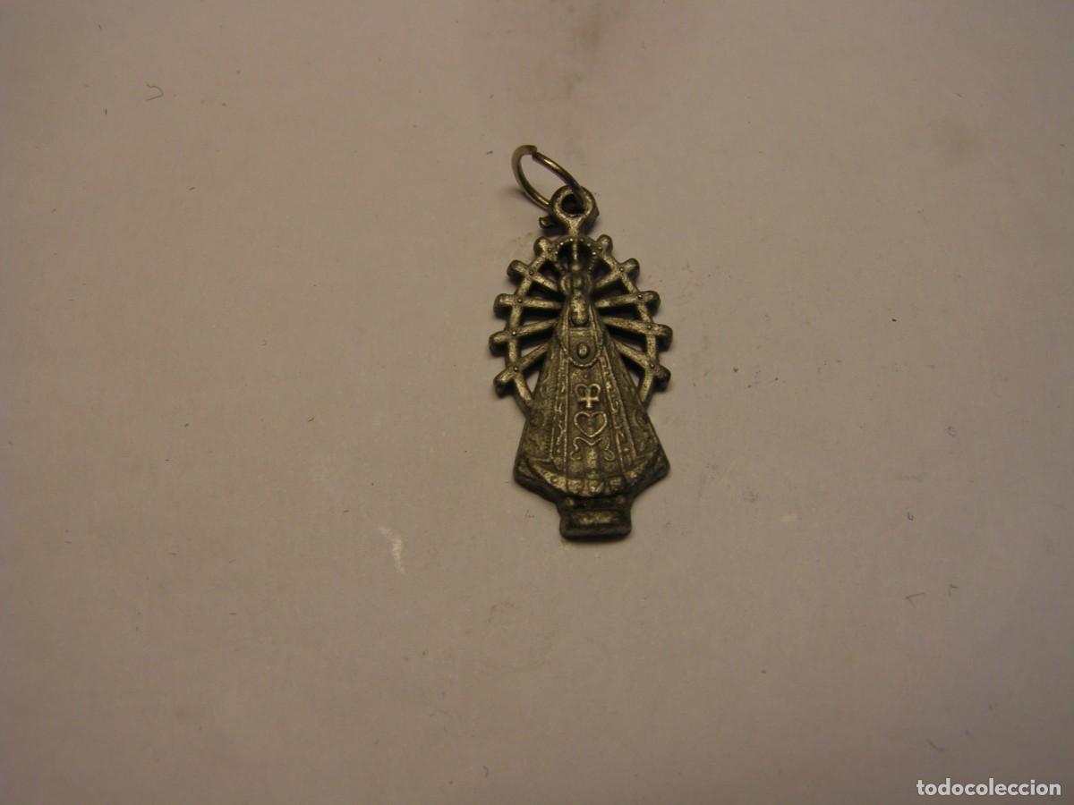 Coleccionismo de minerales: Antigua medalla de Nuestra Se&ntilde;ora de Luj&aacute;n.