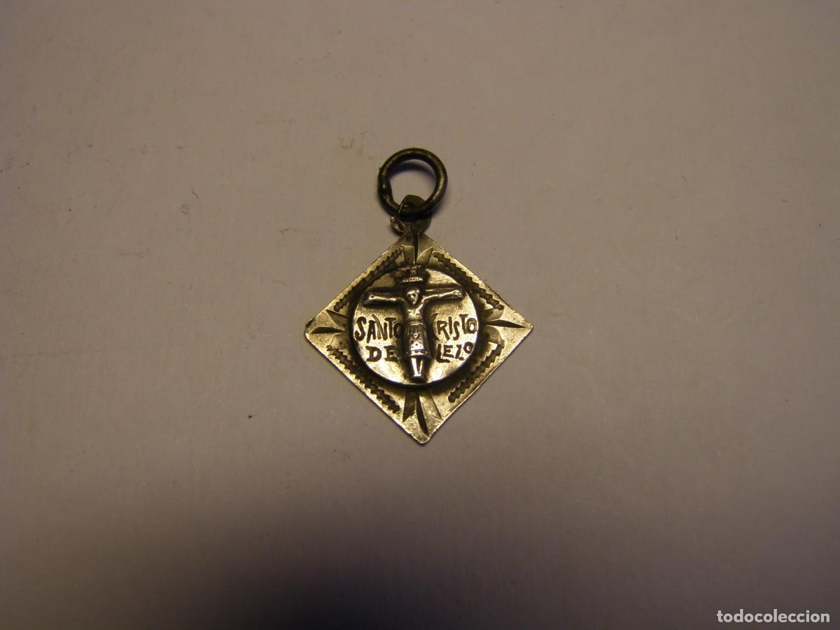 Coleccionismo de minerales: Antigua medalla del Santo Cristo de Lezo. Plata.