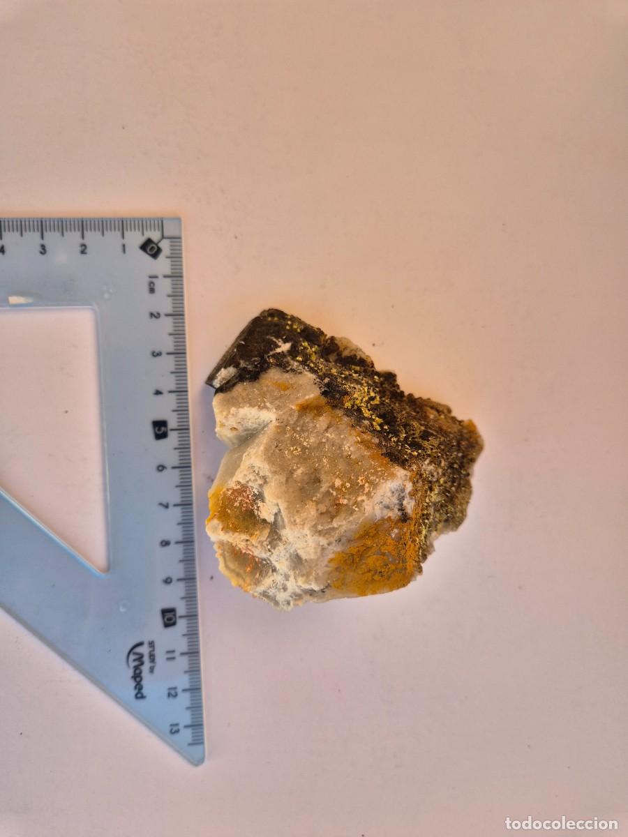 Coleccionismo de minerales: piedra autunita fluorescencia