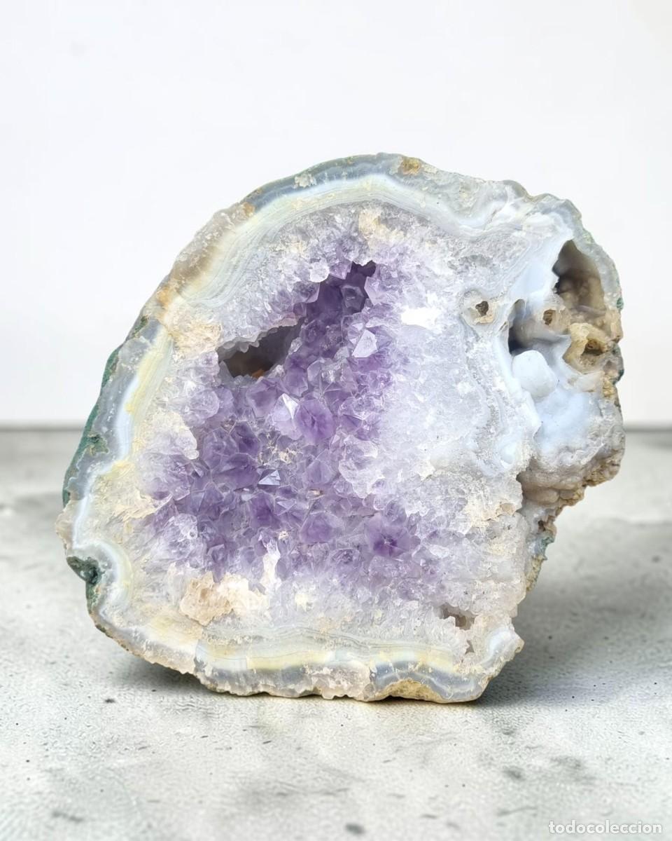 Coleccionismo de minerales: Geoda de amatista con &aacute;gata azul