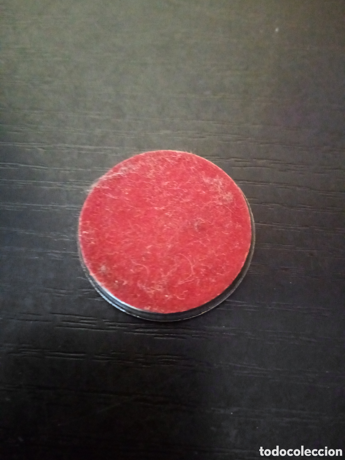 Coleccionismo de moluscos: Medalla religiosa con base de teeciopelo - Foto 2