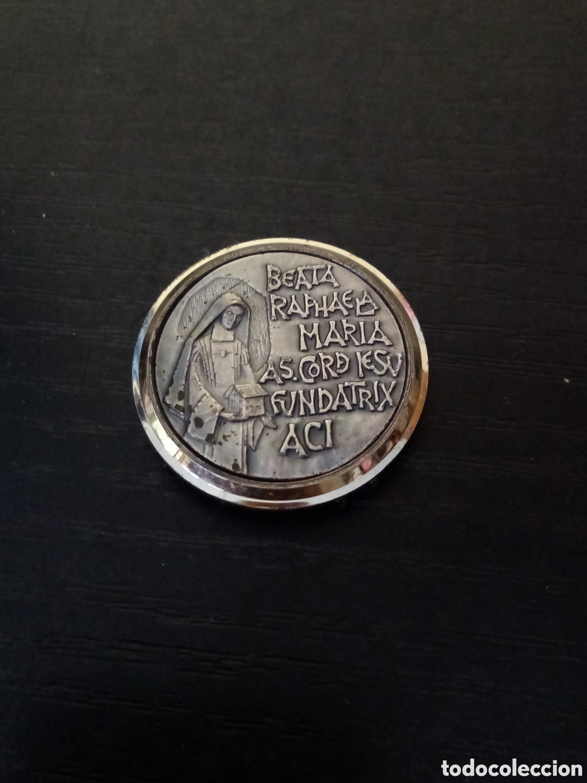 Coleccionismo de moluscos: Medalla religiosa con base de teeciopelo - Foto 4