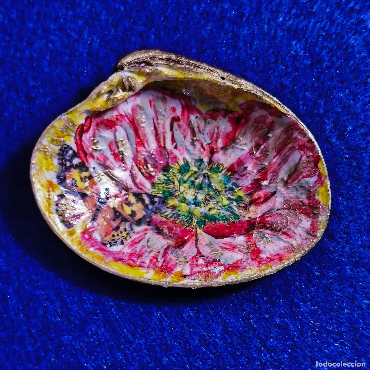 Coleccionismo de moluscos: CONCHA PINTADA A MANO. MED. 9 X 8 CMS