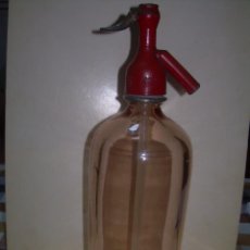 Coleccionismo Otros Botellas y Bebidas: ANTIGUO SIFON DE COLOR ROSA..TAPON DE PLOMO.. Lote 275648628
