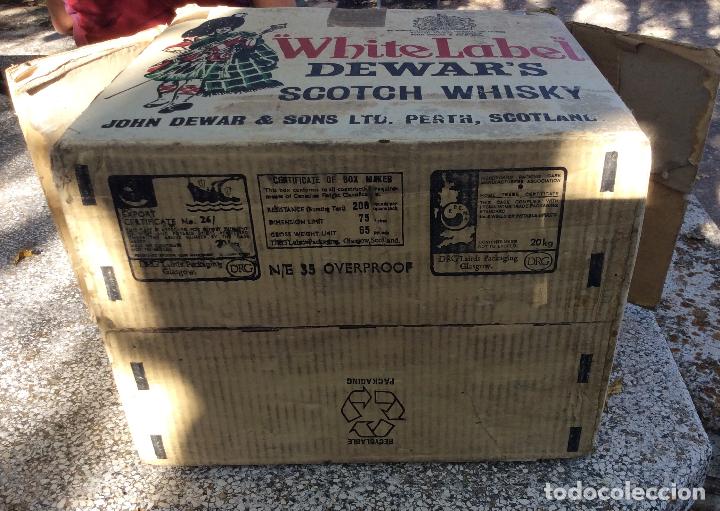 Coleccionismo Otros Botellas y Bebidas: Antigua caja EN CARTÓN whisky White Label Dewars, - Foto 3 - 290802833