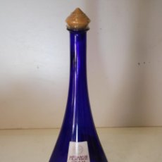 Coleccionismo Otros Botellas y Bebidas: BOTELLA AZUL DE ALAHOVI MESIMARJA VODKA. Lote 362178530