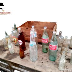 Coleccionismo Otros Botellas y Bebidas: ENORME COLECCIÓN DE BOTELLAS DE REFRESCOS ANTIGUAS. COCA COLA, PEPSI, FANTA, MIRINDA, INCLUYE CAJA D. Lote 363562430