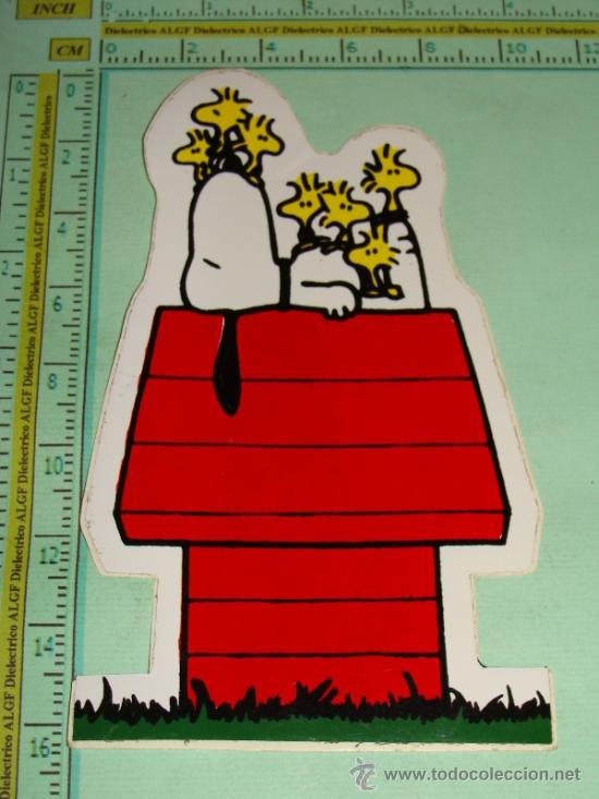 Pegatinas de colecci&oacute;n: PEGATINA DE DIBUJOS ANIMADOS. SNOOPY DURMIENDO SOBRE CASITA DE PERRO. A&Ntilde;OS 80.