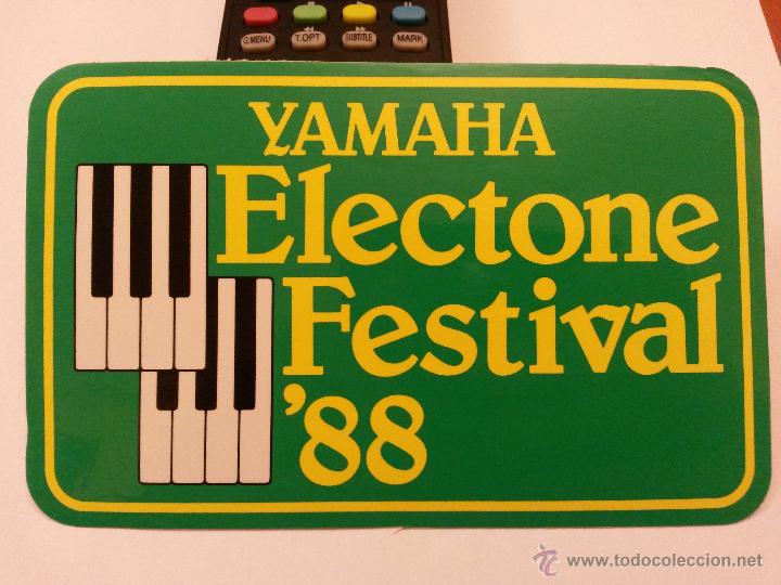 Pegatinas de colecci&oacute;n: Pegatina con a&ntilde;os 1988,musica,yamaha de 13,6 x 8,6 cms.