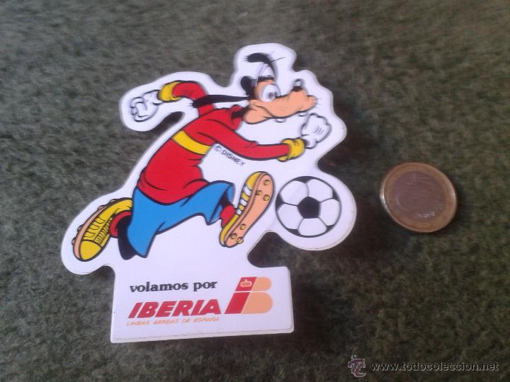 Pegatinas de colecci&oacute;n: PRECIOSA PEGATINA ADHESIVO STICKER TROQUELADA DISNEY GOOFY VOLAMOS POR IBERIA FUTBOL ESCASA LINEAS A