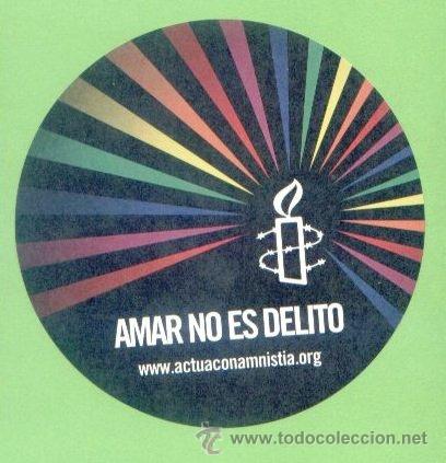 Sammlung von Aufklebern: ADHESIVO PEGATINA AMAR NO ES DELITO. AMNISTIA INTERNACIONAL. DIAMETRO 9,5 CM. DERECHOS HUMANOS.