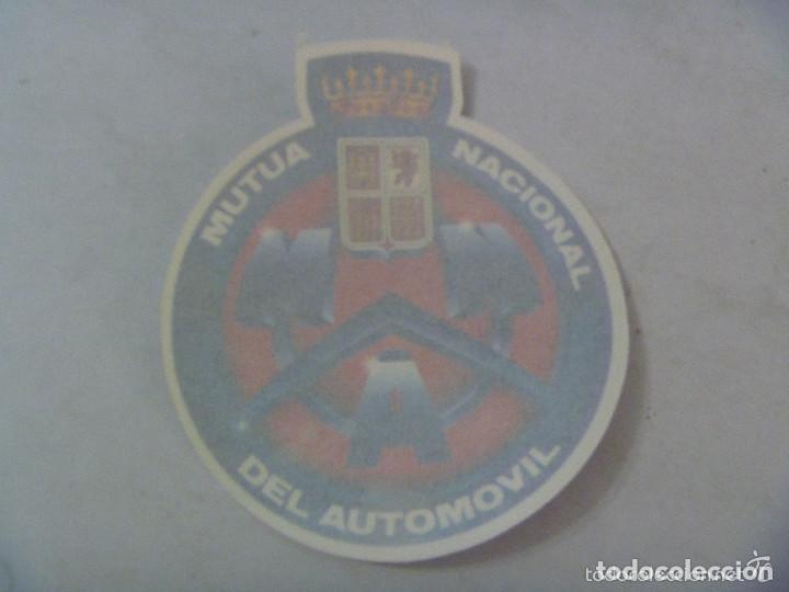 Autocollants de collection: PEGATINA PARA EL COCHE ( A LA INVERSA PARA CRISTAL ) DE LA MUTUA NACIONAL DEL AUTOMOVIL. FRANCO.