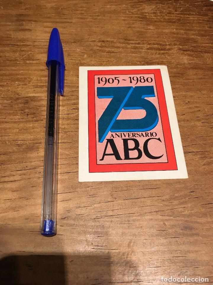 Pegatinas de colecci&oacute;n: P570 ANTIGUA PEGATINA ADHESIVO 75 A&Ntilde;OS DIARIO PERIODICO ABC 1905 1980