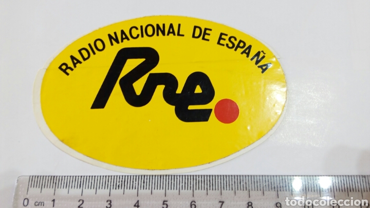 Pegatinas de colecci&oacute;n: Pegatina publicitaria ovalada de la radio nacional de Espa&ntilde;a RNE. sin pegar