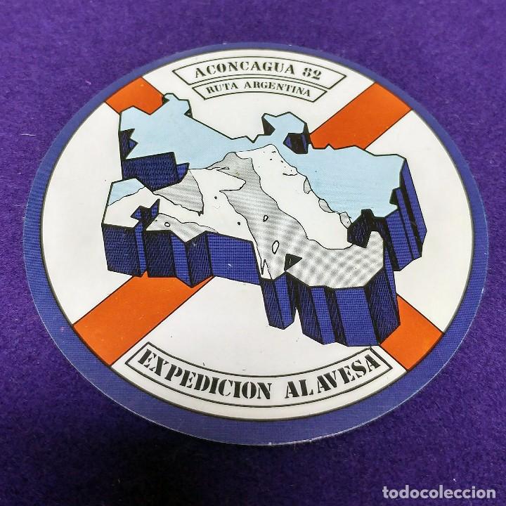 Sammlung von Aufklebern: ANTIGUA PEGATINA VASCA. ACONCAGUA 82. EXPEDICION ALAVESA. MONTA&Ntilde;ISMO. DEPORTE VASCO. EUSKADI.