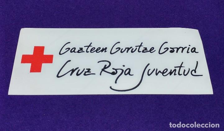 Sammlung von Aufklebern: ANTIGUA PEGATINA. CRUZ ROJA JUVENTUD. GAZTEEN GURUTZE GORRIA. PAIS VASCO. EUSKADI. SANIDAD.