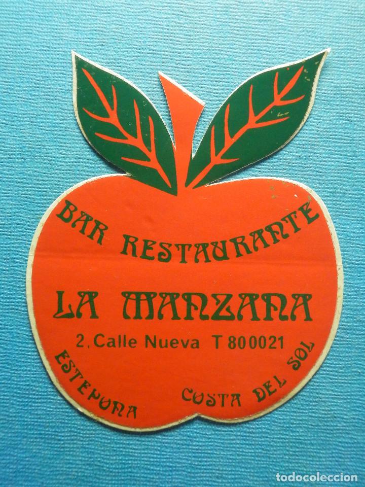 Pegatinas de colecci&oacute;n: PEGATINA - ADHESIVO - STICKER - BAR RESTAURANTE LA MANZANA - ESTEPONA - 8 X 9,5 CM. -