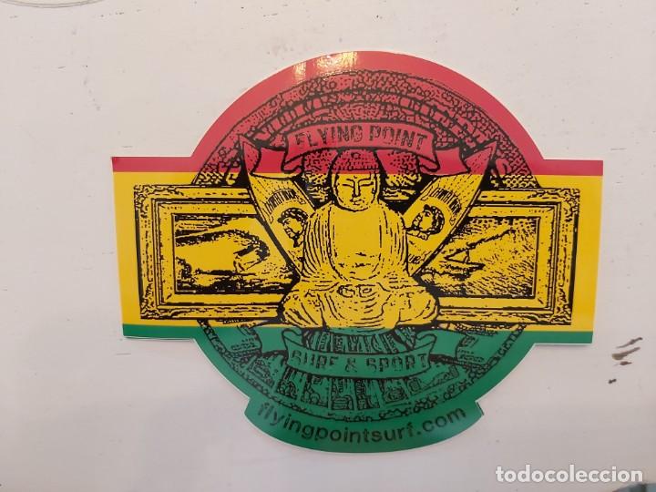 Pegatinas de colecci&oacute;n: Pegatina de Surf Flying Point rojo amarillo y verde. Nueva York, Los Hampton.