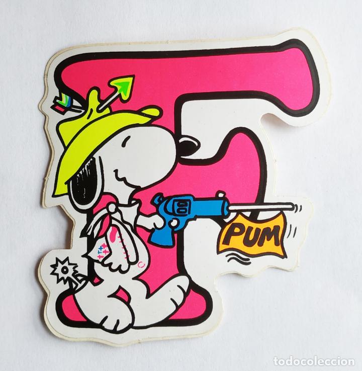 Pegatinas de colecci&oacute;n: ANTIGUA PEGATINA SNOOPY Y EMILIO LETRA F , A&Ntilde;OS 80 SIN PEGAR 8,5 CMS