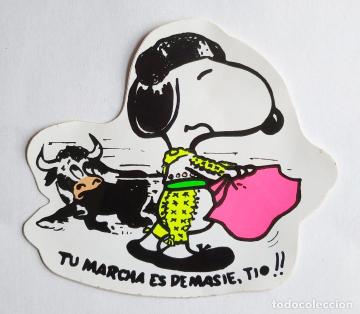 Pegatinas de colecci&oacute;n: ANTIGUA PEGATINA SNOOPY TORERO CON CAPOTE ROSA , A&Ntilde;OS 80 SIN PEGAR 9 CMS