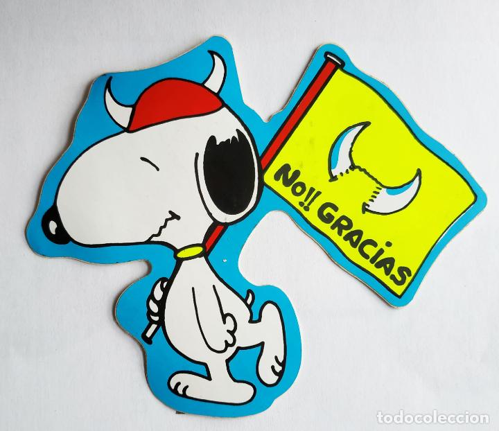 Pegatinas de colecci&oacute;n: ANTIGUA PEGATINA SNOOPY VIKINGO CASCO ROJO CON CUERNOS Y BANDERA , A&Ntilde;OS 80 SIN PEGAR 11 CMS