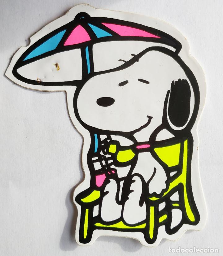 Pegatinas de colecci&oacute;n: ANTIGUA PEGATINA SNOOPY , SENTADO CON SOMBRILLA ROSA , A&Ntilde;OS 80 , SIN PEGAR 11 CMS