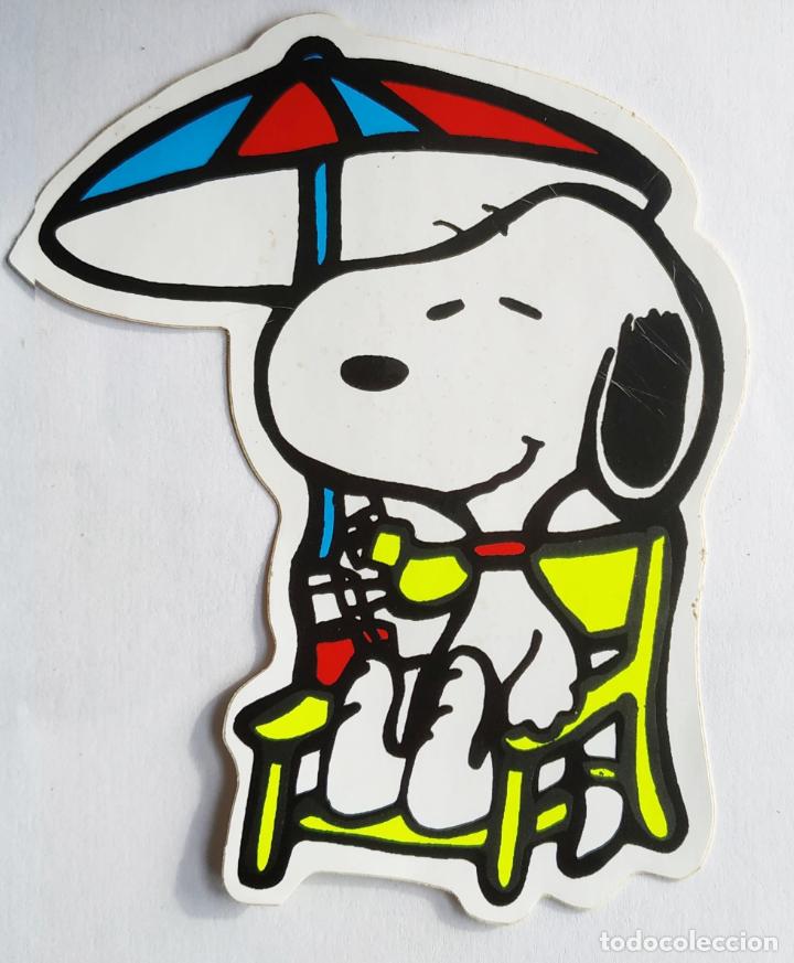 Pegatinas de colecci&oacute;n: ANTIGUA PEGATINA SNOOPY , SENTADO CON SOMBRILLA ROJA , A&Ntilde;OS 80 , SIN PEGAR 11 CMS