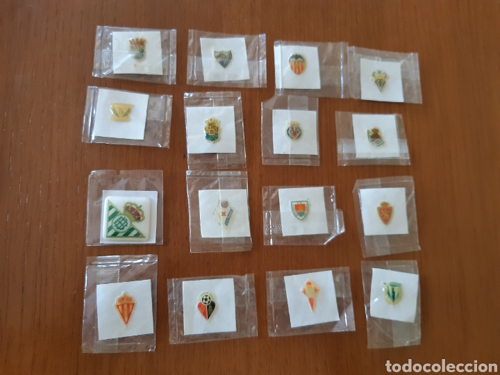 Pegatinas de colecci&oacute;n: Lote 24 pegatinas de escudos de f&uacute;tbol Grefusa