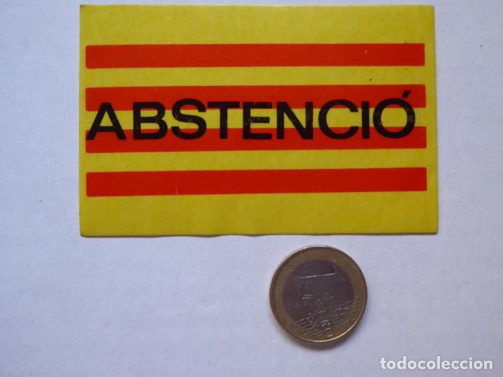 Sammlung von Aufklebern: Adhesivo 'ABSTENCI&Oacute;'. Per l'abstenci&oacute; al refer&egrave;ndum sobre la constituci&oacute;n espa&ntilde;ola. Pol&iacute;tica