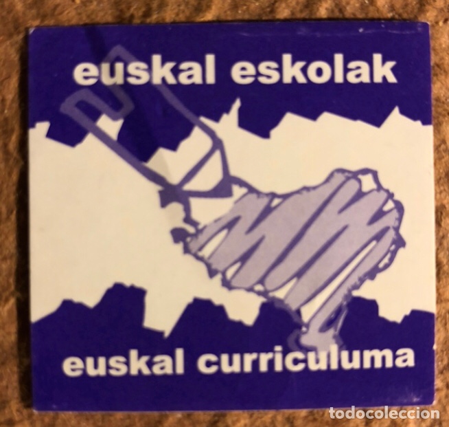 Pegatinas de colecci&oacute;n: EUSKAL ESKOLAK EUSKAL CURRICULUMA. ANTIGUA PEGATINA POL&Iacute;TICA VASCA.